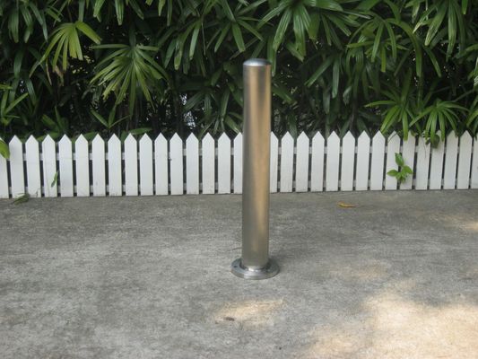 304 Stainless Steel Metal Parking Bollards Weather Resistant 895mm Height